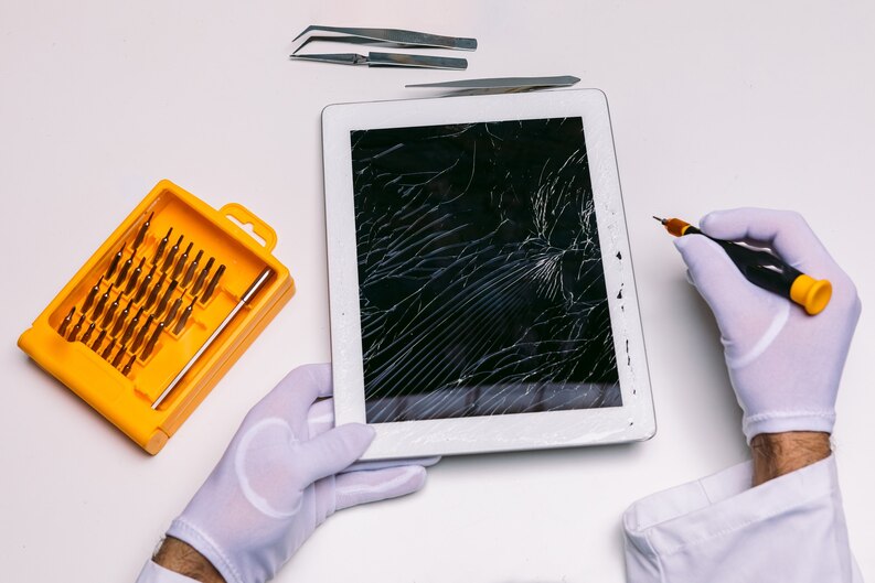 [fpdl.in]_hands-gloved-technician-repairing-tablet-with-broken-glass_325364-545_medium