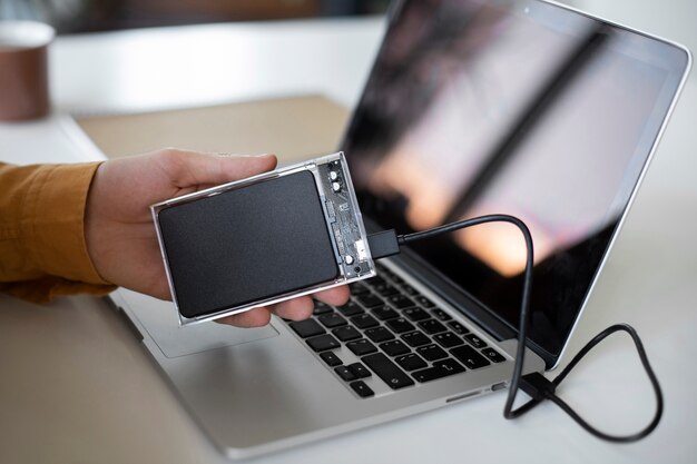 [fpdl.in]_man-using-external-storage-used_23-2149388495_normal