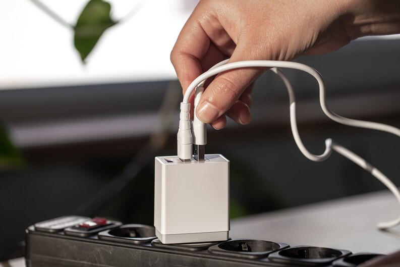 [fpdl.in]_usb-charging-gadgets-blurred-background-room-close-up-concept-technology-everyday-life_169016-16260_medium